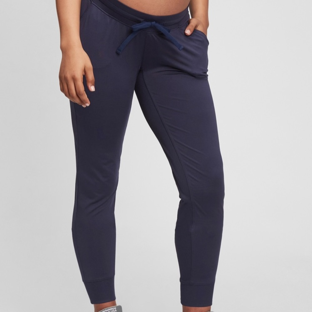NWT Gap maternity joggers Gray! Size M